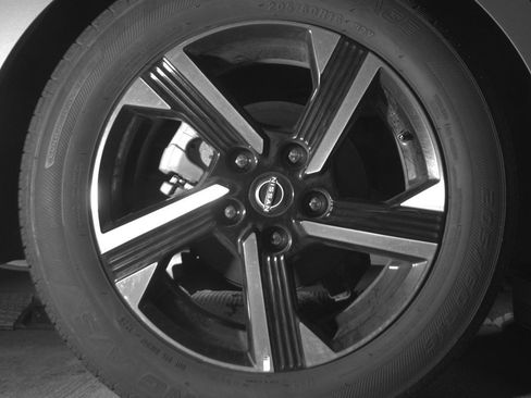 Used 2025 Nissan Sentra SV FWD image 15