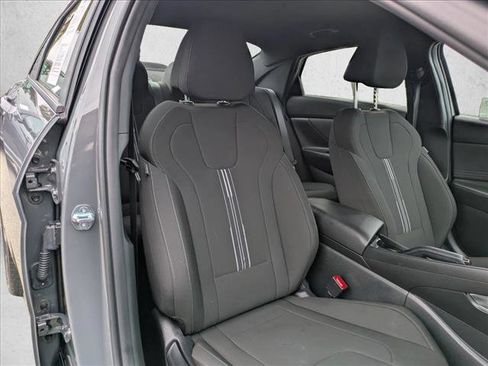 Certified 2025 Hyundai Elantra Sport FWD image 19
