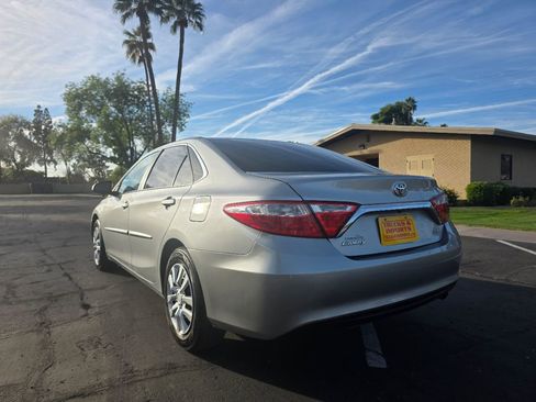 Used 2016 Toyota Camry LE image 7