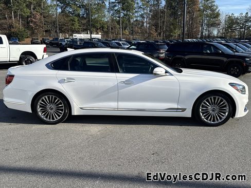 Used 2020 Kia K900 Luxury w/ VIP Package image 2