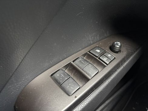 Used 2023 Toyota Camry SE image 38