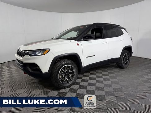 Certified 2025 Jeep Compass Trailhawk AWD/4WD image 1