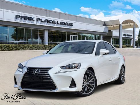 Used 2017 Lexus IS 200t image 1