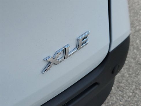 New 2026 Toyota Sienna XLE image 8