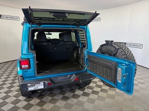 Used 2019 Jeep Wrangler Unlimited Sahara w/ Uconnect 4C Nav & Sound Group AWD/4WD image 14
