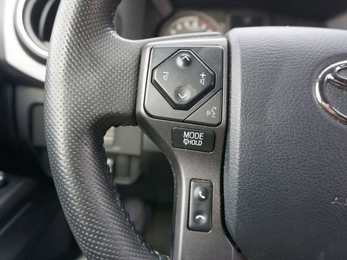 Used 2017 Toyota Tacoma TRD Off-Road image 7