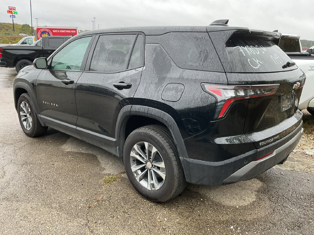 Used 2026 Chevrolet Equinox LT AWD/4WD image 4