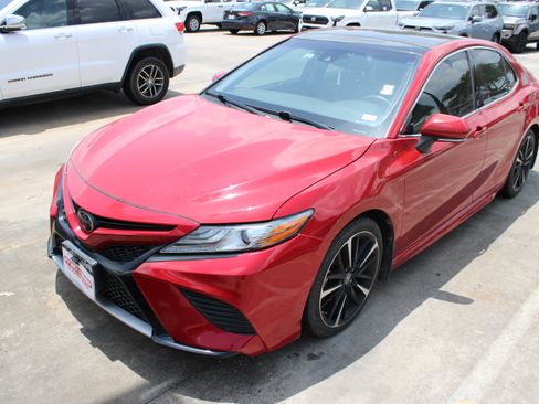 Used 2019 Toyota Camry XSE FWD image 3