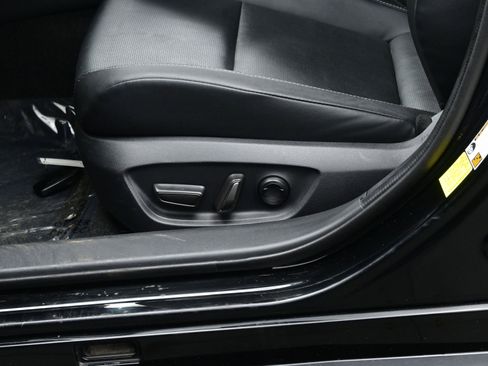 Used 2024 Toyota Prius XLE image 10