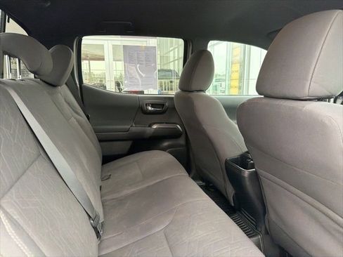 Used 2018 Toyota Tacoma TRD Sport image 29