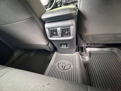 Used 2025 Toyota RAV4 XLE AWD/4WD image 43
