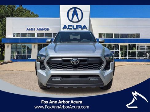 Used 2025 Toyota Tacoma TRD Off-Road AWD/4WD image 8