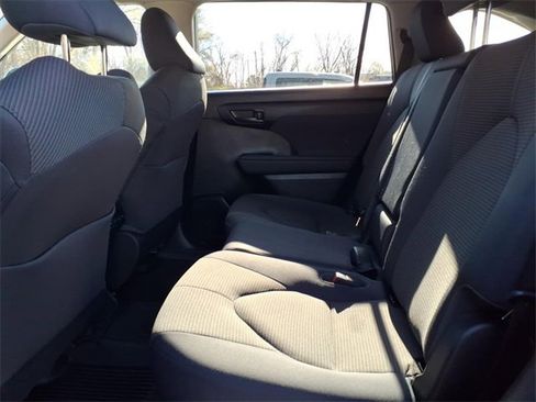 Certified 2023 Toyota Highlander L image 9