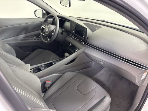 New 2025 Hyundai Elantra Hybrid FWD image 13