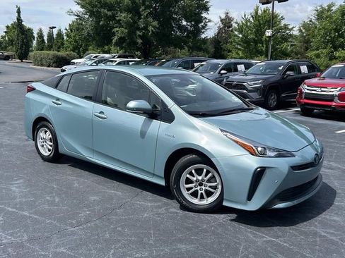 Used 2020 Toyota Prius LE FWD image 2