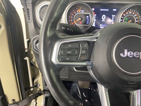Used 2020 Jeep Gladiator Overland AWD/4WD image 21