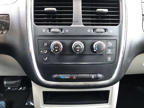 Used 2015 Dodge Grand Caravan American Value Package FWD image 24