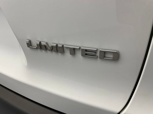 Certified 2021 Jeep Cherokee Limited w/ Elite Package FWD image 9