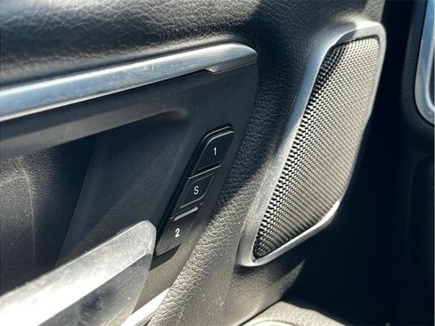 Used 2019 RAM 1500 Laramie AWD/4WD image 23
