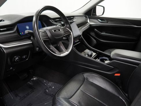 Certified 2022 Jeep Grand Cherokee Limited w/ Luxury Tech Group II image 18