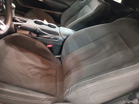 Used 2019 Ford Mustang Convertible RWD image 6