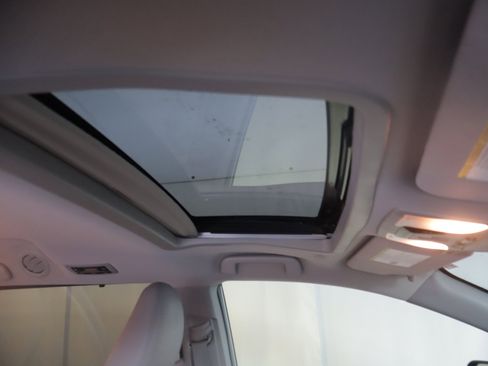 Used 2019 Toyota Sienna XLE image 23