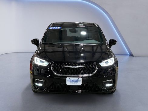 New 2025 Chrysler Pacifica Select w/ Uconnect Theater Family Group image 8