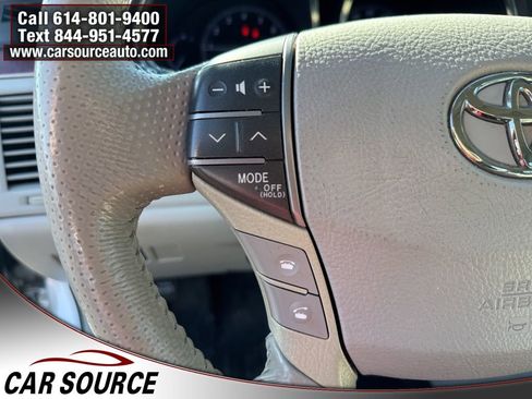 Used 2012 Toyota Avalon Limited image 18