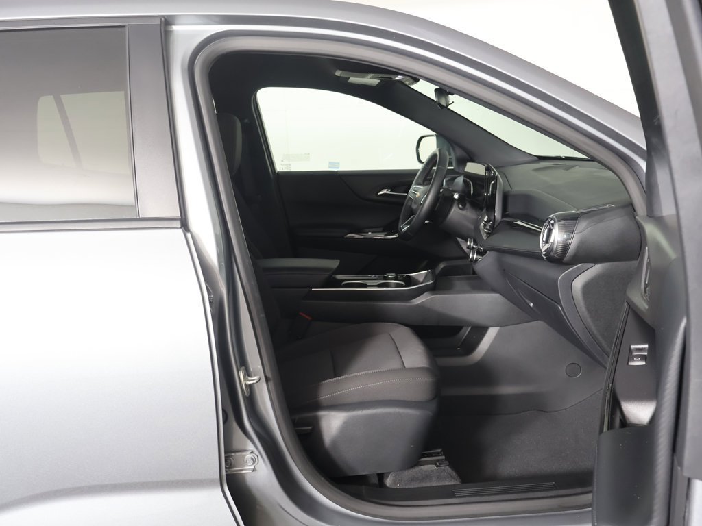 Used 2026 Chevrolet Equinox LT FWD image 32