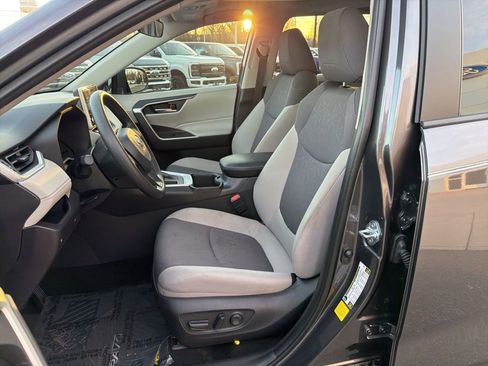 Used 2025 Toyota RAV4 XLE image 9