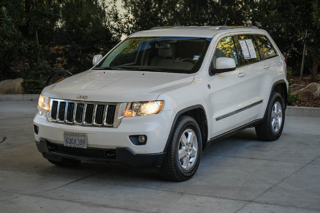 Used 2012 Jeep Grand Cherokee Laredo w/ Laredo E Group AWD/4WD image 3