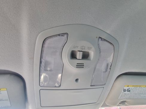 Used 2014 Toyota Prius Five image 21