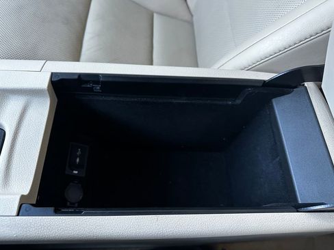 Used 2015 Lexus ES 300h image 64