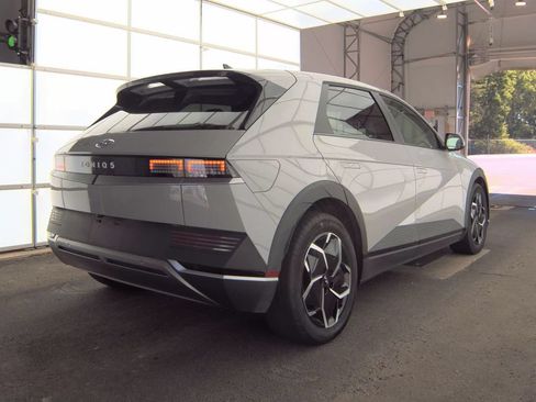 Used 2024 Hyundai Ioniq 5 SE RWD image 5