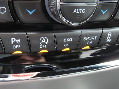 Certified 2020 Jeep Grand Cherokee Overland AWD/4WD image 12