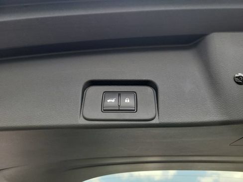 Used 2023 Nissan Rogue SV w/ SV Premium B Package FWD image 9
