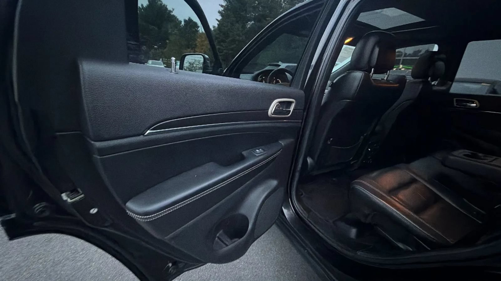Used 2014 Jeep Grand Cherokee Limited AWD/4WD image 36