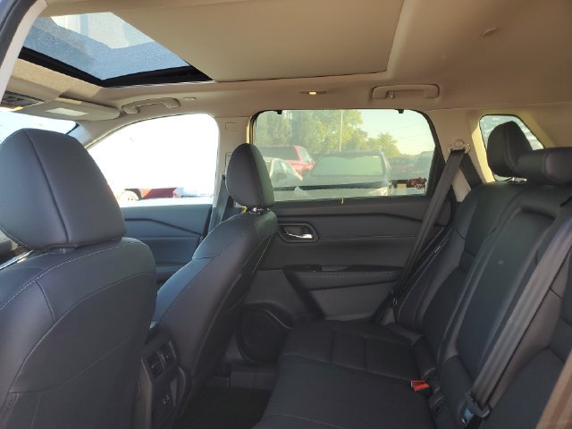 Used 2024 Nissan Rogue SL w/ SL Premium Package AWD/4WD image 10