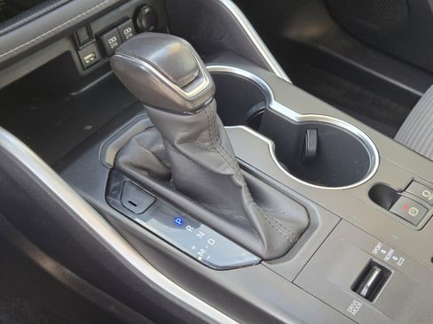 Used 2020 Toyota Highlander LE FWD image 19
