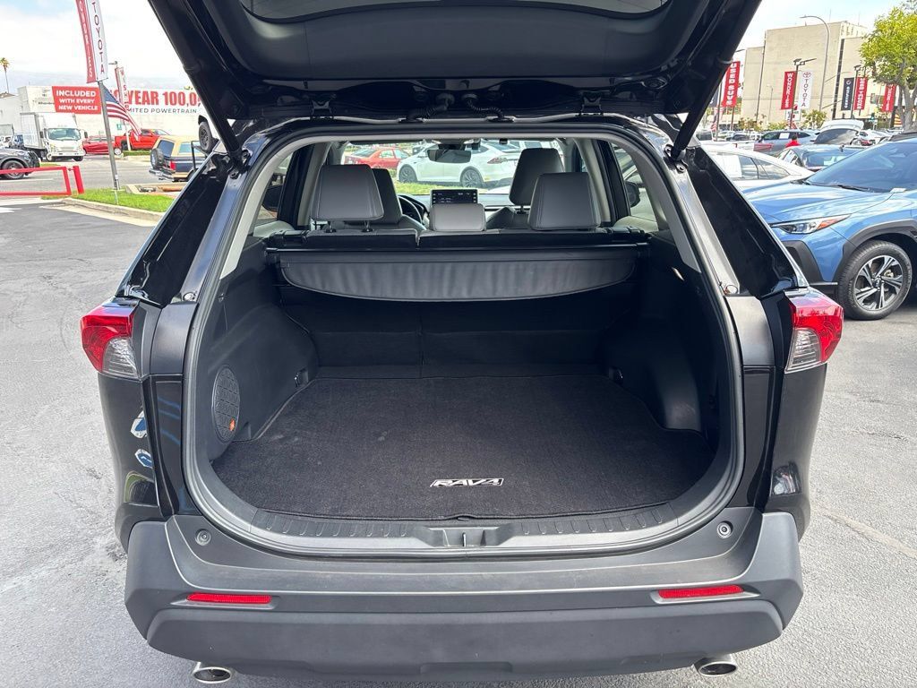 Used 2022 Toyota RAV4 XLE Premium FWD image 10