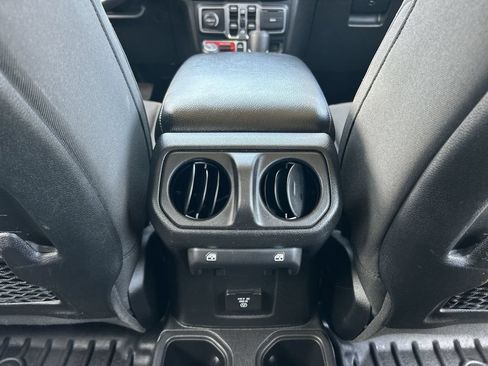 Used 2023 Jeep Gladiator Mojave AWD/4WD image 21