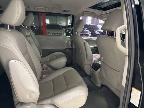 Used 2020 Toyota Sienna XLE w/ XLE Navigation Package FWD image 38