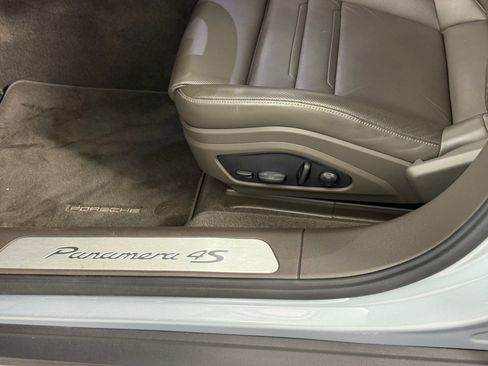 Used 2023 Porsche Panamera 4S image 16