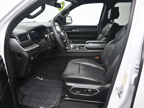 Used 2024 Jeep Wagoneer L Series II w/ Flexible Seating Group image 14