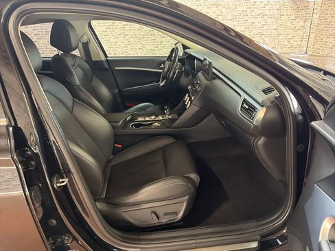 Used 2022 Genesis G70 2.0T AWD/4WD image 11