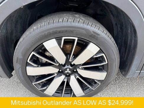 Used 2025 Mitsubishi Outlander SE FWD image 30