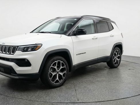 Used 2025 Jeep Compass Limited image 3