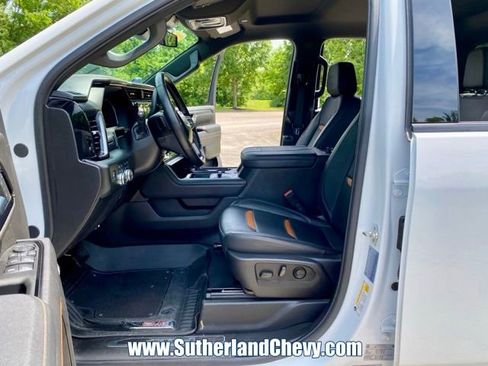 Used 2025 GMC Sierra 2500 AT4 AWD/4WD image 24