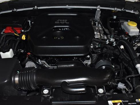 Used 2022 Jeep Wrangler Unlimited Sahara image 11