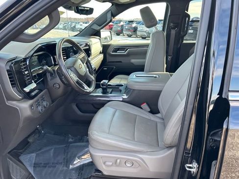 Used 2022 Chevrolet Silverado 1500 LTZ w/ LTZ Premium Package image 9